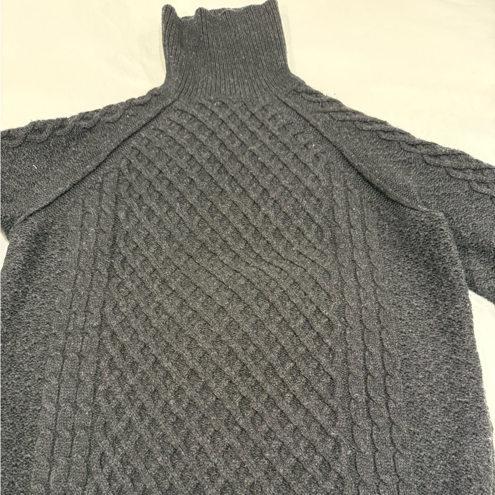 Vince Gray Cable Knit Woman’s Turtleneck Sweater